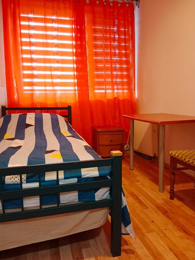 Bed and Breakfast La Madriguera Raszyn Exterior foto